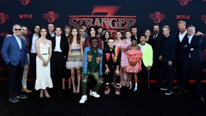 stranger thing 3 cast